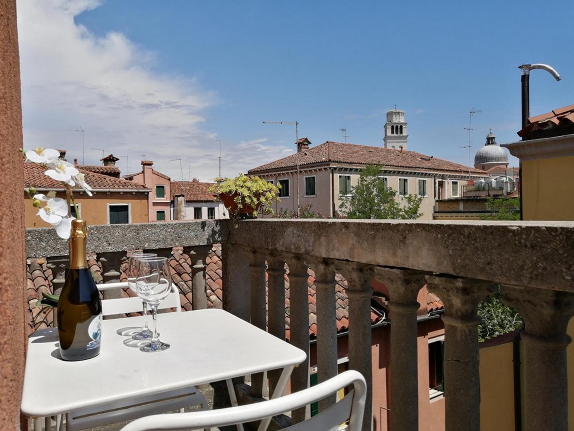 Biennale 252 Apartment Venesia Bagian luar foto