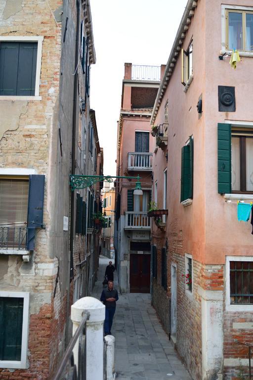 Biennale 252 Apartment Venesia Ruang foto
