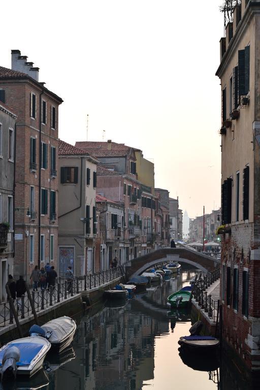 Biennale 252 Apartment Venesia Ruang foto