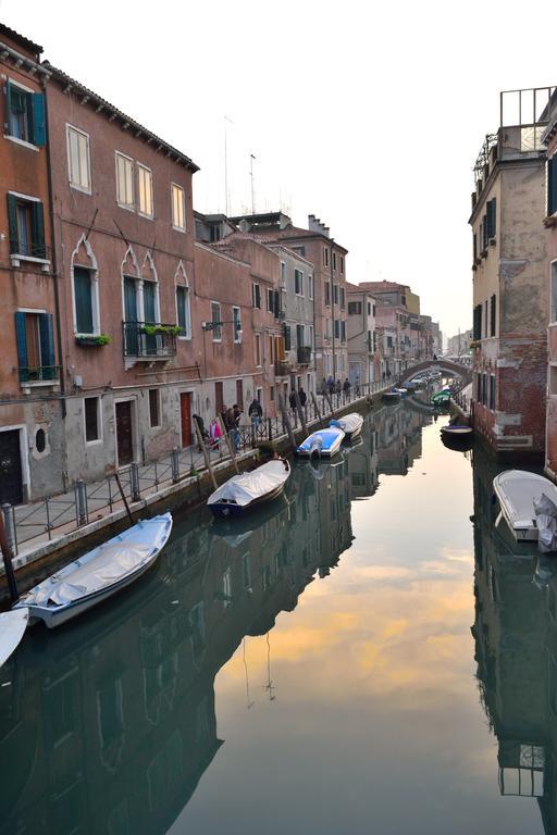 Biennale 252 Apartment Venesia Ruang foto