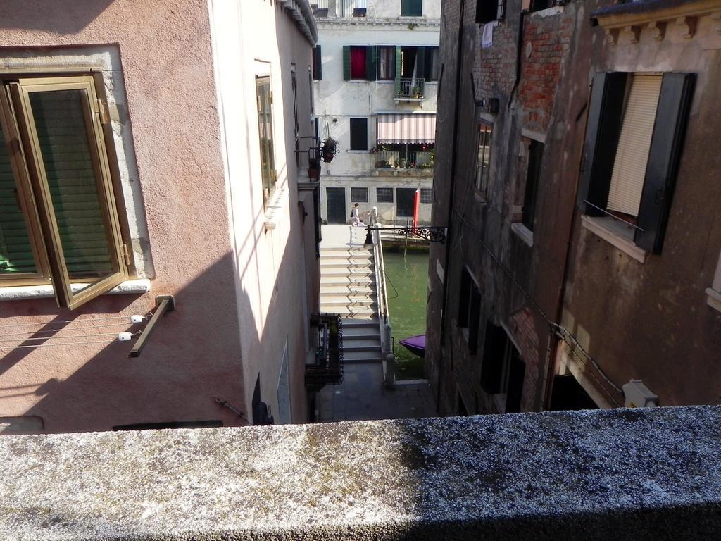 Biennale 252 Apartment Venesia Ruang foto