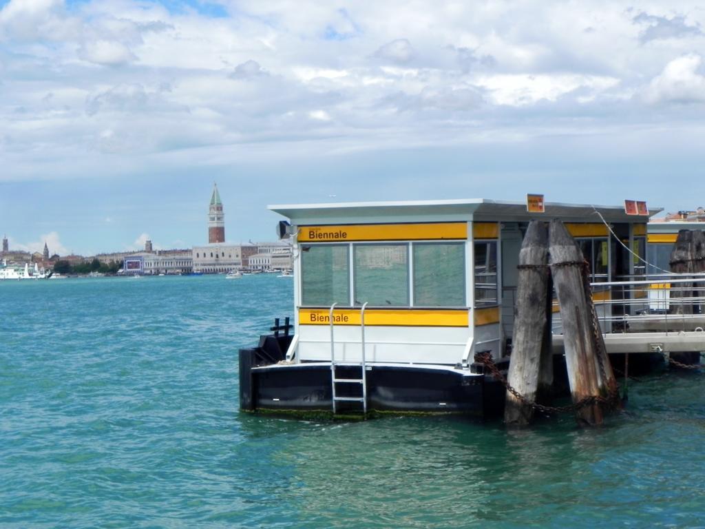 Biennale 252 Apartment Venesia Ruang foto